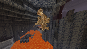 Kępa jasnogłazu w bazaltowych deltach.png